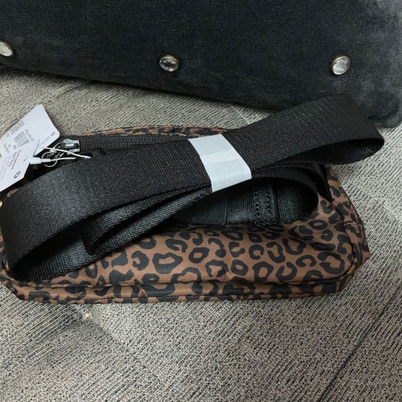 Lululemon Everywhere Belt Bag(Leopardo Shift Midi Desert Khaki Multi/Night Brown - Picture 8 of 9